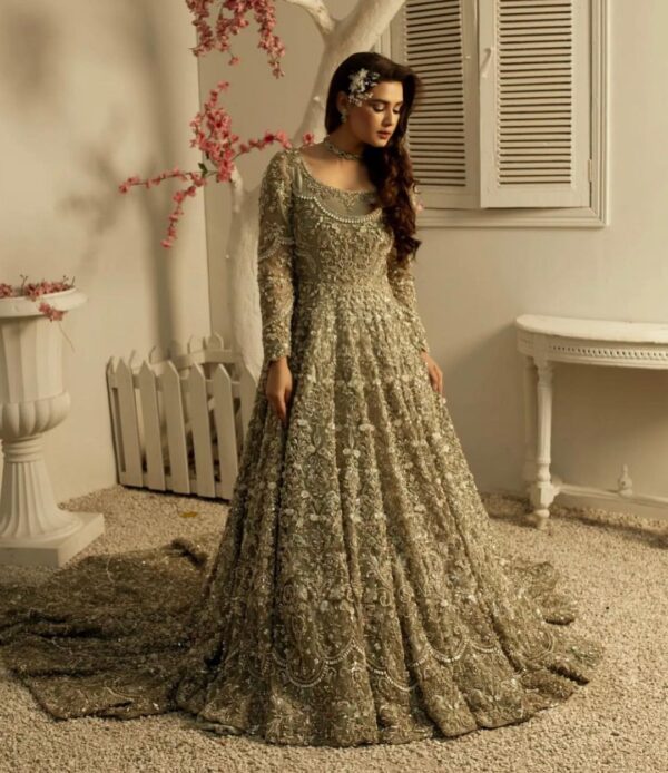 long trail wedding gown
