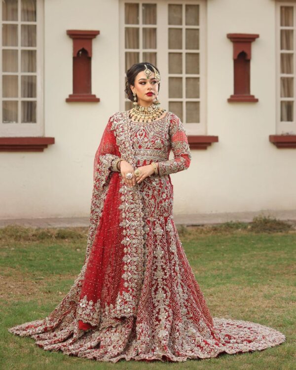 red bridal lehenga with choli