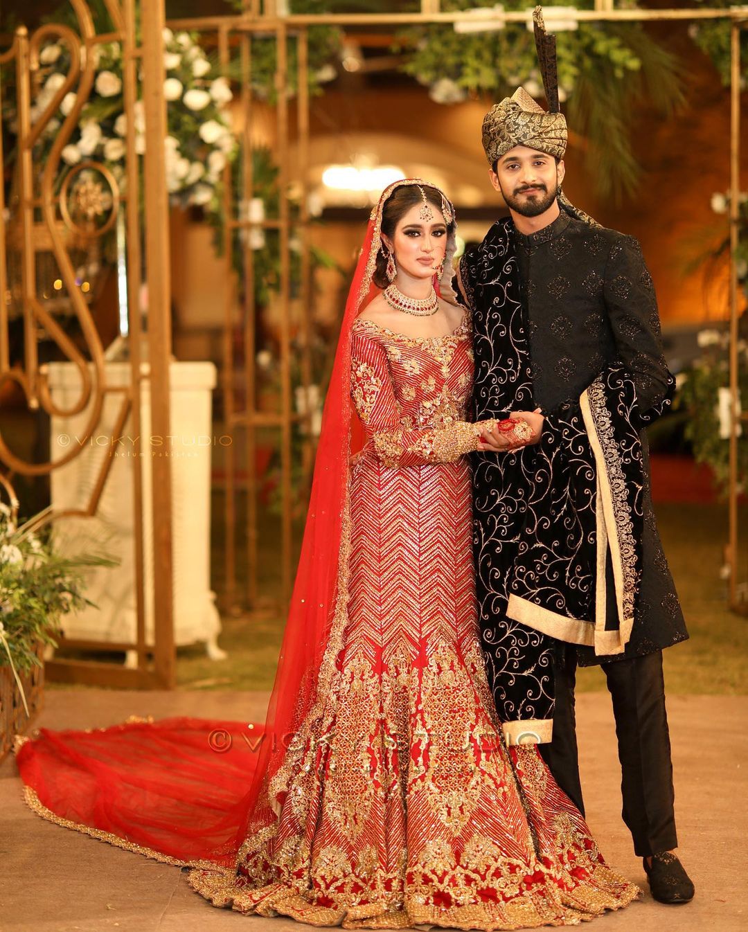 Red Lehenga | Indian bridal dress, Indian bridal outfits, Red wedding  lehenga