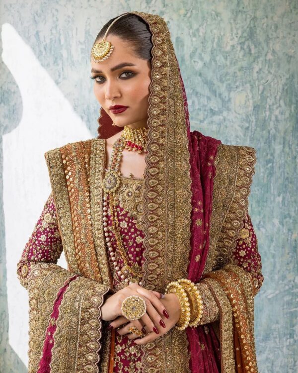 Pakistani bridal lehenga with kurit