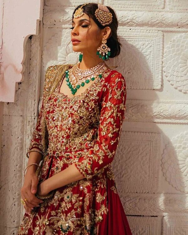 Pakistani wedding long trail leehnga with anrkali