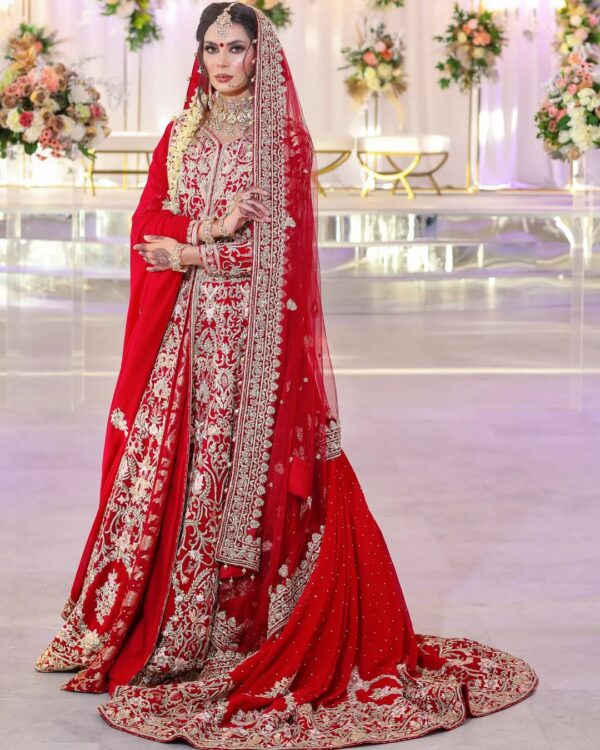 Pakistani wedding long trail anrkali withlehenga