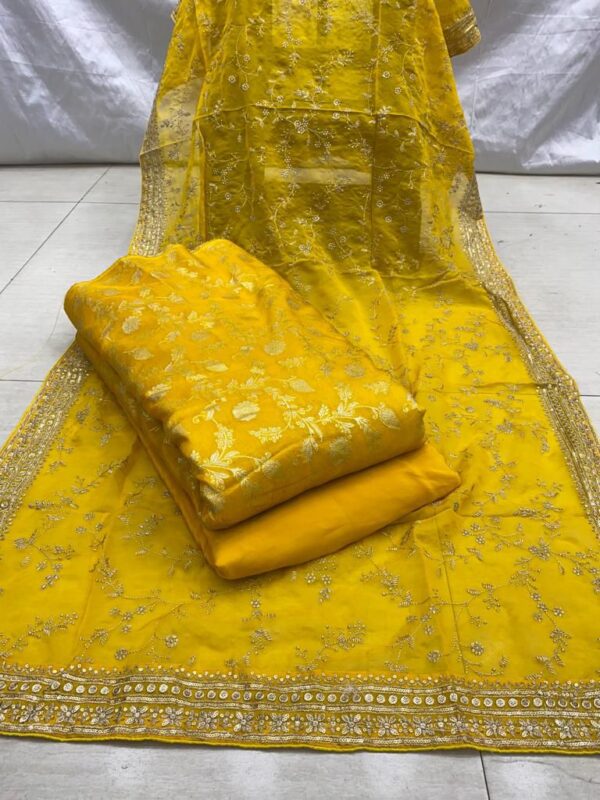 pakistani suit