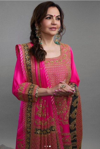Pink embroidered suit for women
Navratri ethnic wear