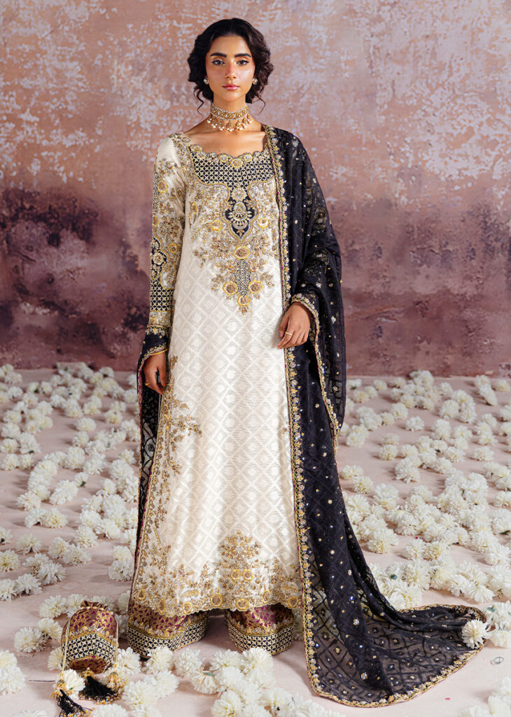 Handwork Suit
White and Black Hand embroidery