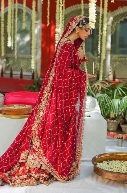 royal dupatta bridal styling
flared red lehenga