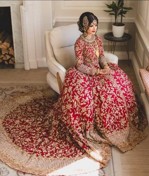 Bridal long trail lehenga Pakistani bridal trail dress