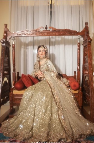 Designer Pakistani bridal outfit Premium Pakistani bridal lehenga