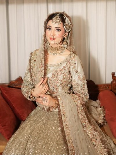 Pakistani bridal outfit for NRI brides
Luxury South Asian bridal couture