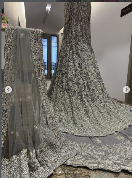 luxury wedding wear for bride
long back trail wedding dress