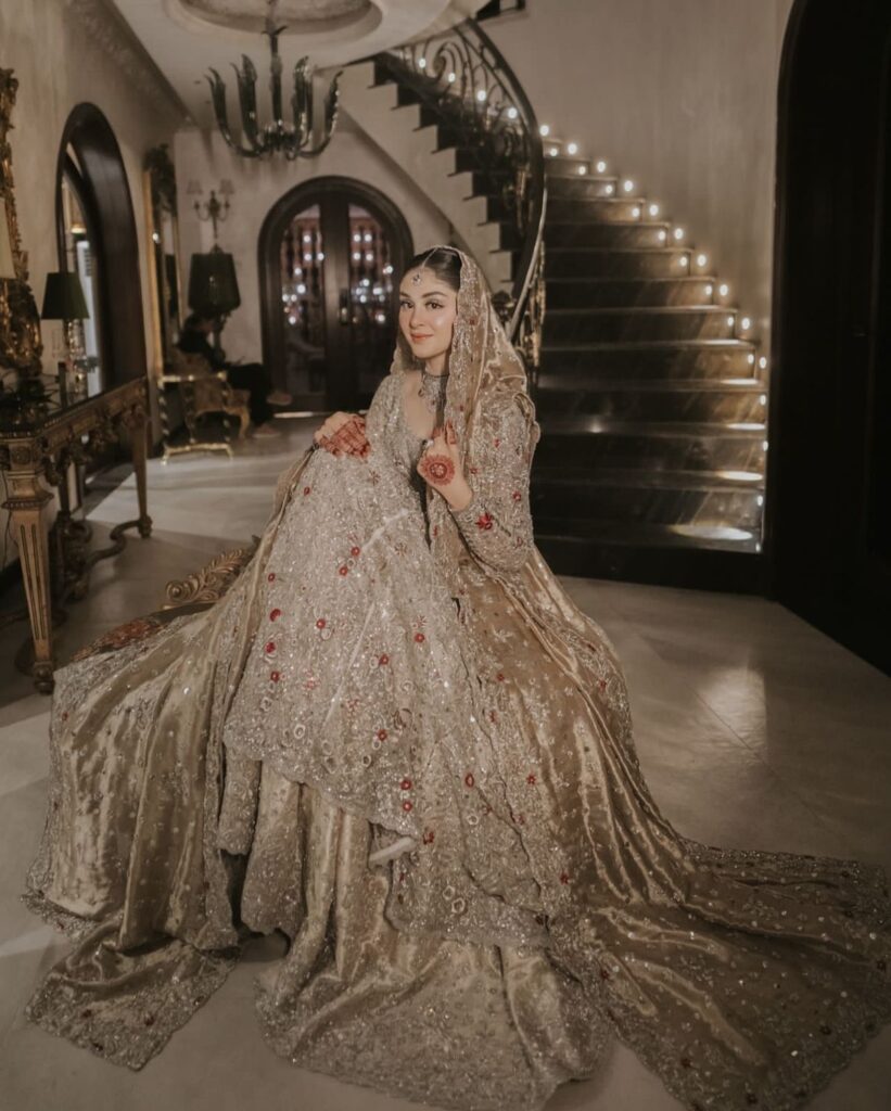 Luxury Bridal Wear

Zardosi Bridal Dress