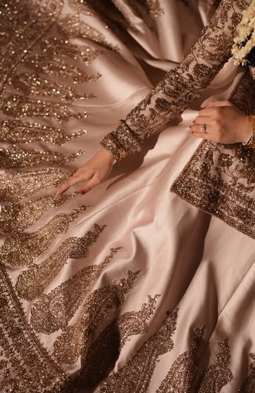 Why Dusty Rose Pakistani Bridal Lehengas Are the New Luxury Wedding Trend 5 Trail Dupatta Lehenga
Pakistani Wedding Dress