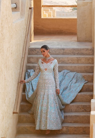 Ice Blue Reception Wedding Attire Pakistani Lehenga With Long Kurti /Luxury Walima Dress for Women 10 Pakistani Wedding Dresses
Designer Reception Dress