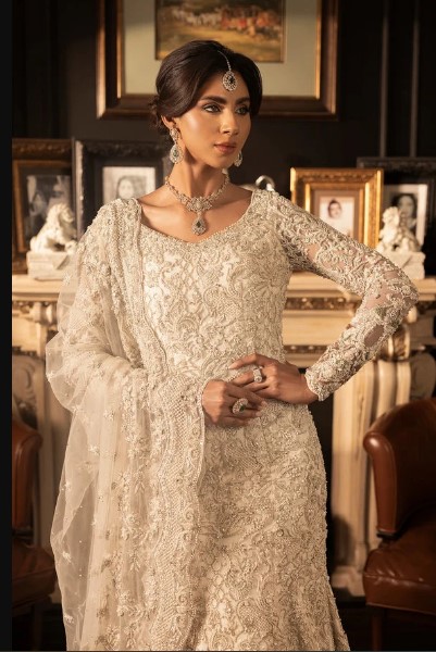 White handwork mermaid bridal gown